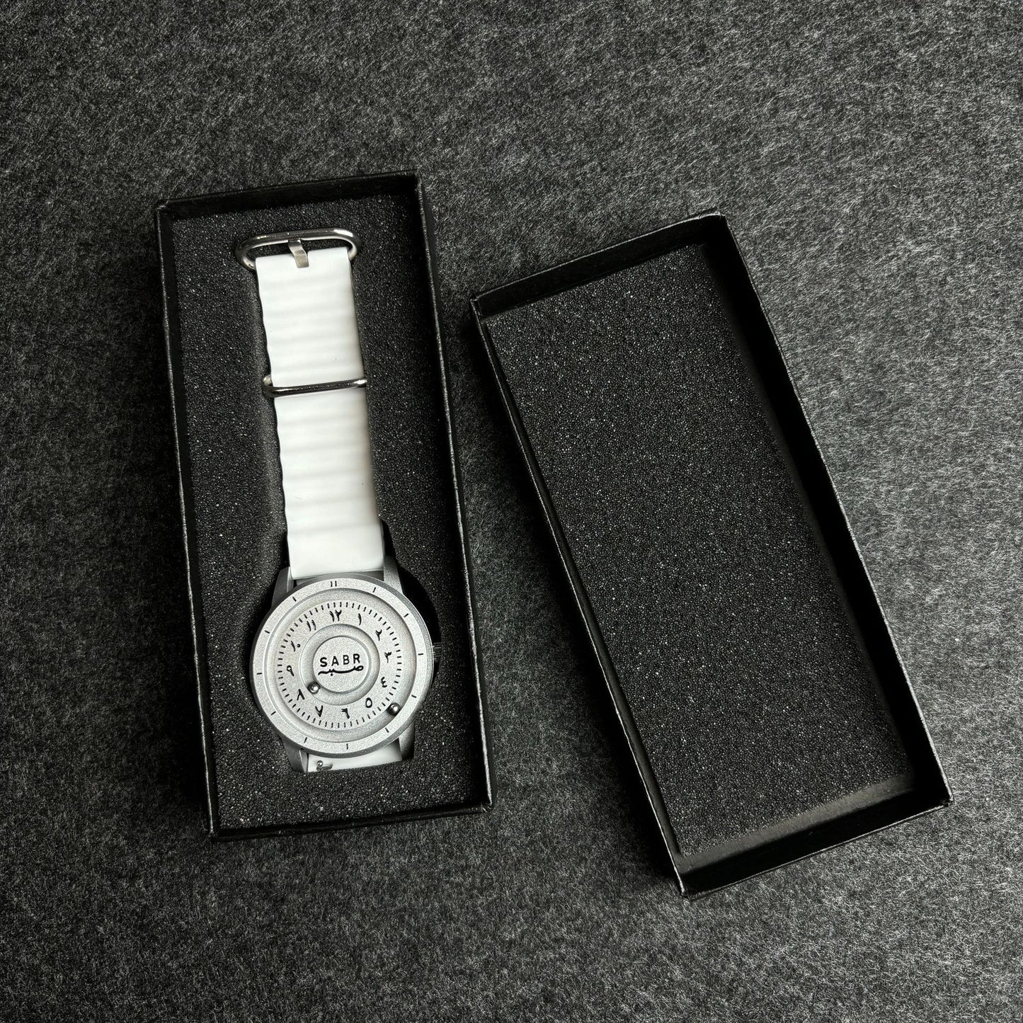 Casual Arabic Numeral Quartz Men's Watch with Magnetic Floating Design, Water Resistant, Fashionable and Unique Style