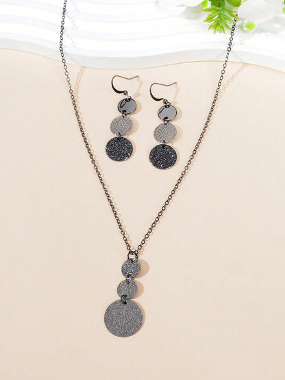 Long Chain Necklace with Black Circular Pendant Earrings Set - Stylish Accessory